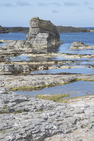 Ballintoy Harbour Beach; County Antrim; Noord-Ierland — Stockfoto