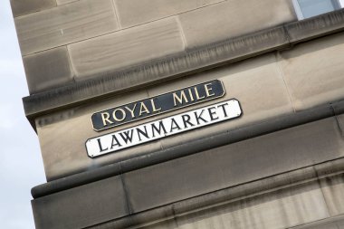 Lawnmarket - Royal Mile sokak işareti; Edinburgh