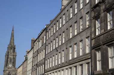 Tron Kirk kilise ve Royal Mile Street; Edinburgh
