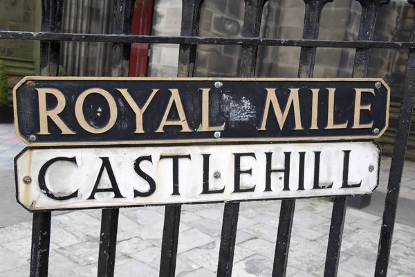 Castlehill a značky Royal Mile Street, Edinburgh — Stock fotografie