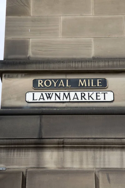 Mercado de césped - Royal Mile Street Sign; Edimburgo —  Fotos de Stock
