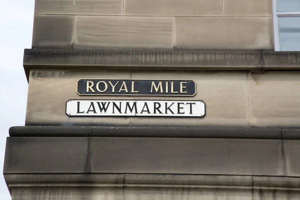 Lawnmarket - Royal Mile Street znamení; Edinburgh — Stock fotografie