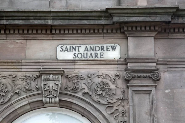Знак площади Святого Андрея; Эдинбург — стоковое фото