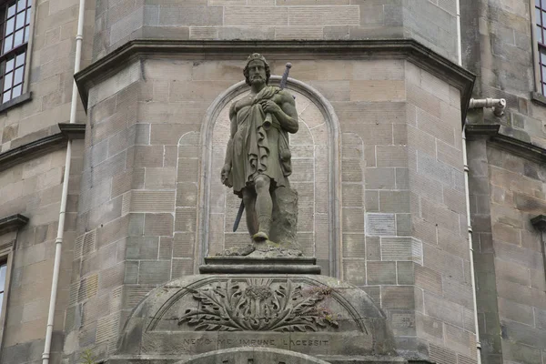 Edifício Athenaeum com Wee Wallace Estátua, Stirling — Fotografia de Stock