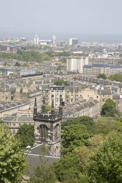Városkép a kilátás nyílik az Edinburgh; Skócia — Stock Fotó