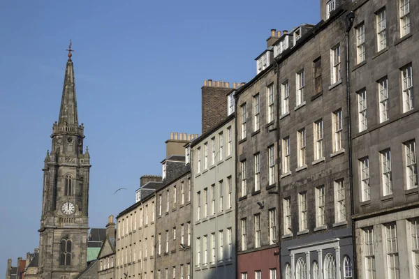 Tron Kirk kilise ve Royal Mile Street; Edinburgh