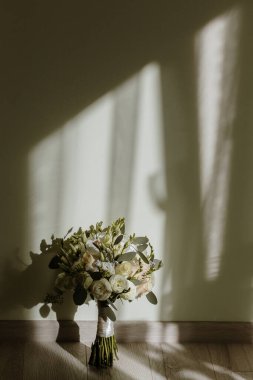 Düğün çiçekleri için gelin buketi