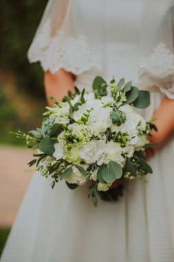 Düğün çiçekleri için gelin buketi