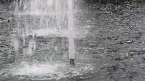 Tiro Panorámico Fuente Agua — Vídeos de Stock