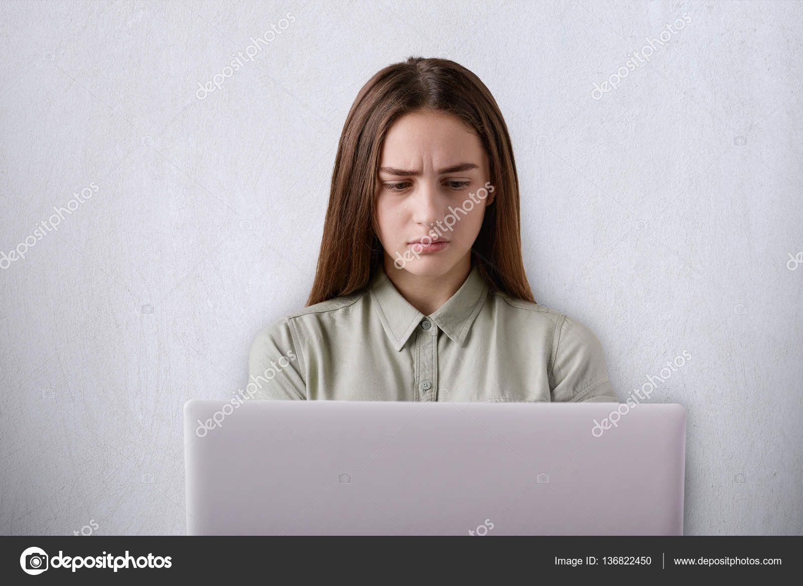 Девушка С Ноутбуком Фото Без Лица