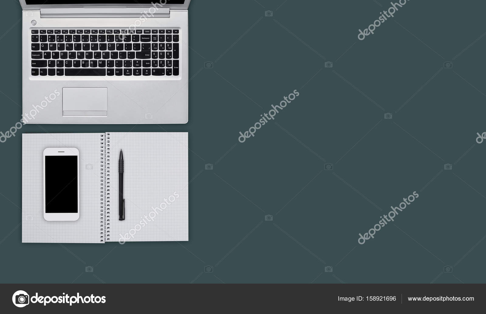 schreibtisch layouts flache layout von büromaterial für die arbeit schreibtisch mit laptop handy notizblock leere blätter und stift erforderlichen gegenstände geräte schreibtisch layouts flache layout von büromaterial für die arbeit schreibtisch mit laptop handy notizblock leere blätter und stift erforderlichen gegenstände geräte