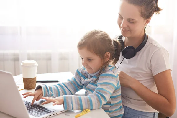 Close Portrait Woman Young Cute Girl Sitting Front Opened Laptop — Stock Photo, Image