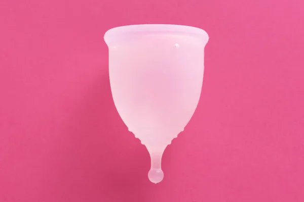 Tutup Gambar Cangkir Menstruasi Karet Bersih Yang Terisolasi Atas Latar — Stok Foto