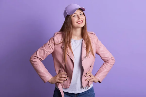 Close Portret Van Stedelijk Portret Van Stijlvol Sportief Meisje Poseren — Stockfoto