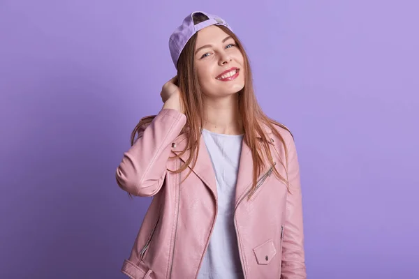 Bild Ganska Ljust Hår Ung Kvinna Bär Rosa Läder Jacka — Stockfoto