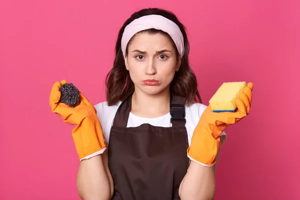 Close Portrait Frustrated Young Female Dresses Brown Apron Protective Gloves — Stock Photo, Image