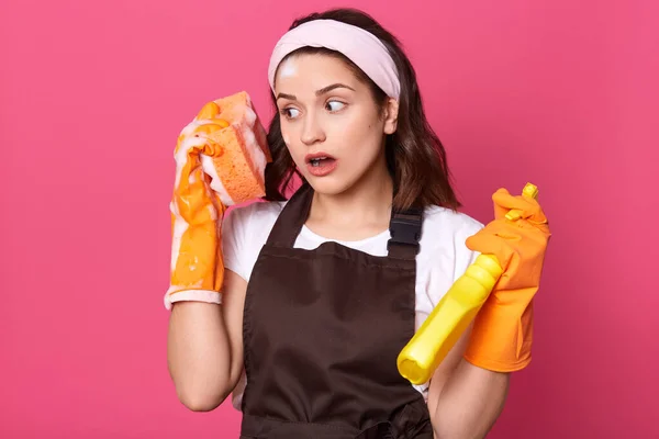 Portrait Surprised Emotional Young Woman Holding Washcloth Foam Bottle Detergent — Stock Photo, Image