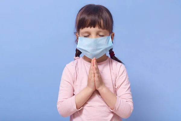 Koronawirus Zanieczyszczenie Powietrza Pm2 Koncepcja Mała Chińska Dziewczyna Nosi Maskę — Zdjęcie stockowe