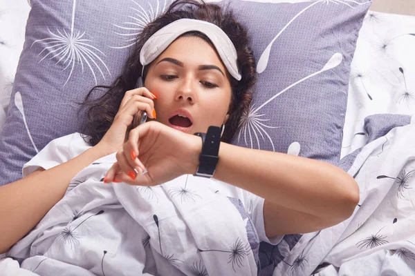 Astonished Woman Wearing Pajama Sleeping Mask Posing Opened Mouth Looking — Stock Photo, Image