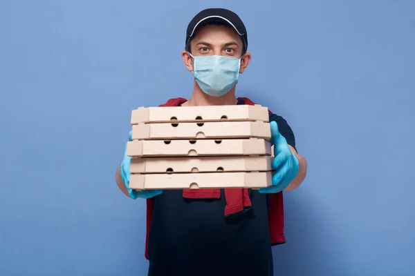 Portrait Rapproché Jeune Homme Qui Remet Les Boîtes Pizza Client — Photo