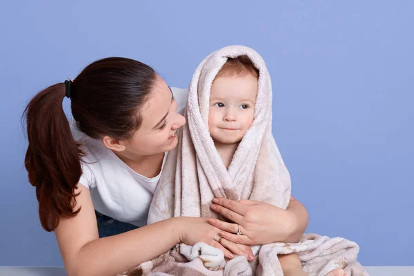 Horizontal Shot Mommy Her Little Son Wrapped Towel Bathing Young — Stock Photo, Image