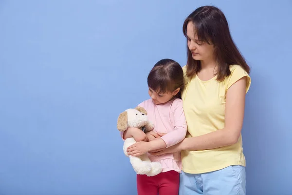 Horizontal Shot Sweet Beautiful Mother Playing Her Daughter Hugging Little — Stock Photo, Image