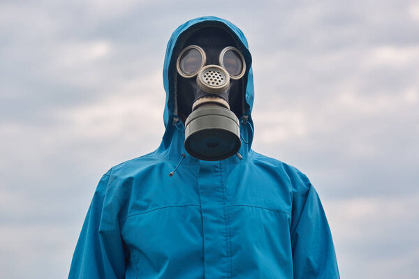 Наружная съемка научных работ на открытом воздухе, негативное влияние на экологию нашей планеты, всеобщая забота об охране окружающей среды, организации сотрудников и движения, направленные на защиту природы
.