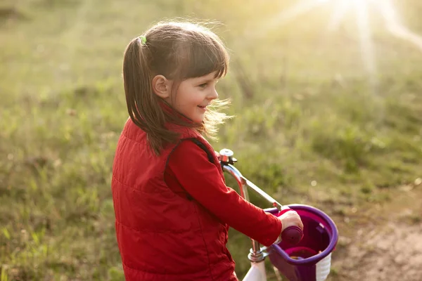 Image Little Girl Riding Bicycle Open Air Spending Time Outdoors — Stock Photo, Image