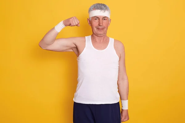 Indoor Shot Senior Man Wearing Sport Clothing Headband Standing One — Stock Photo, Image