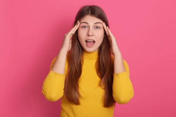 Retrato Una Joven Emocional Conmocionada Que Abre Ampliamente Boca Los — Foto de Stock