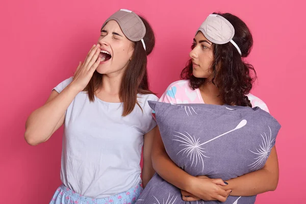 Two Females Sleeping Masks Pajamas Lady Wavy Hair Looking Yawning — Stock Photo, Image