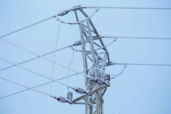 Hochspannungskabel im Winter — Stockfoto