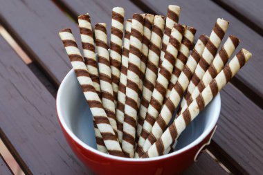 Gözleme kakao ve çikolata ile alır. Choco ile taze bisküvi