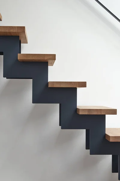 Modern oturma odası parke merdiven — Stok fotoğraf