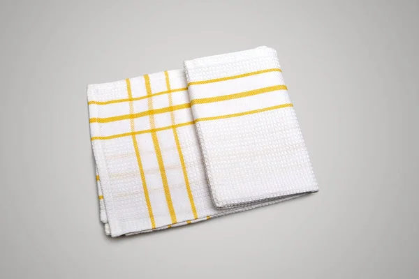 Weiße Tischdecke aus Baumwolle mit gelben Streifen für die Schale — Stockfoto