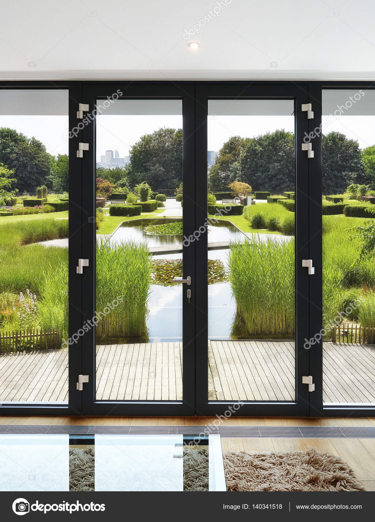 Living comedor con grandes ventanales y puertas — Foto de stock ... Living comedor con grandes ventanales y puertas — Foto de stock ...