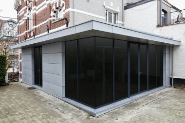 Bir evin yeni modern uzantısı
