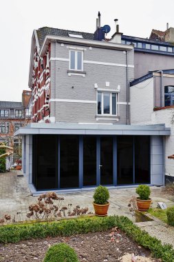 Bir evin yeni modern uzantısı 