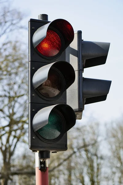 Red traffic light in the city — Stock Photo, Image