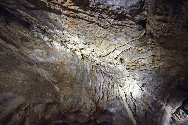 Stalagmity, sloupy a závěsy — Stock fotografie