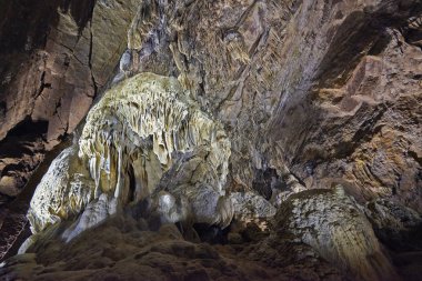 Sarkıt, sütunlar ve Draperies