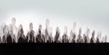 Beyaz duvar üzerinde insanlar gölgeler