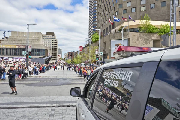 Coche de policía de seguridad estacionado en las calles Montreal —  Fotos de Stock