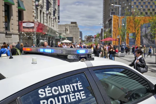 安全辆警车停在蒙特利尔的街道上 — 图库照片