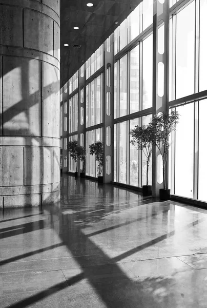 Барвистий скляними панелями в Пале де congres де Монреаль — стокове фото