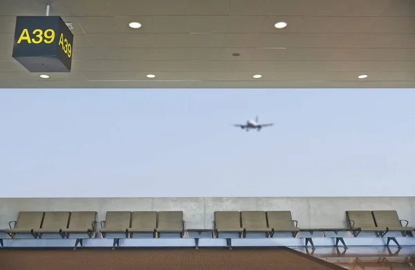 Summer vacation concept, Airport terminal waiting area — Stock Photo, Image