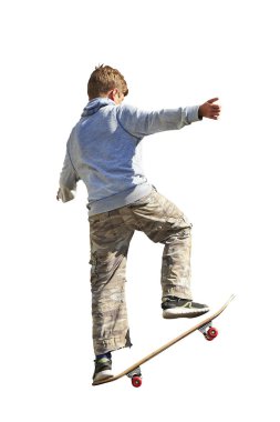 Kaykay beyaz arka plan üzerinde pratik genç genç çocuk