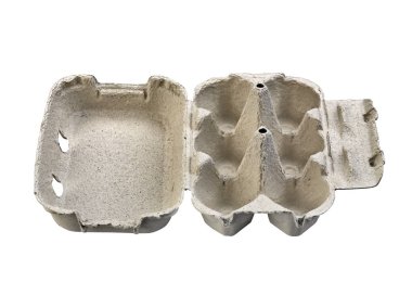 Beyaz arka planda gri yumurta paketleme izole