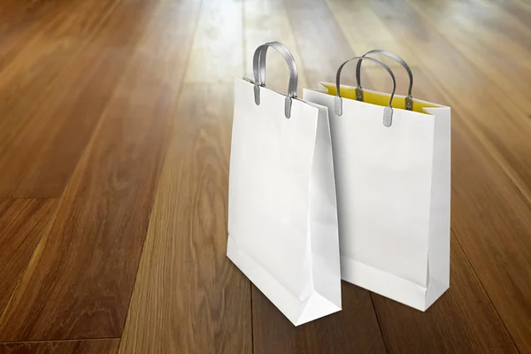 Ahşap döşeme üzerinde iki alışveriş torbaları — Stok fotoğraf