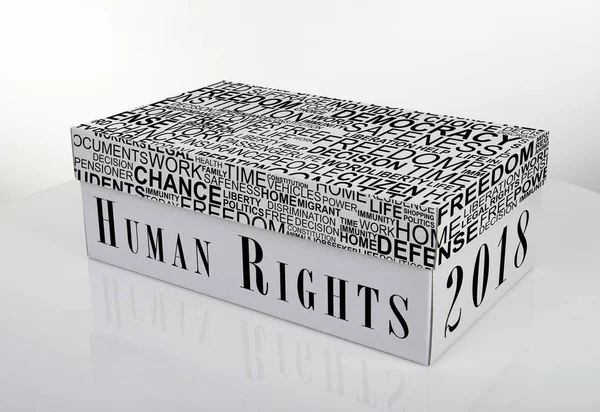 Caixa de sapato branco com palavras de direitos humanos 2018 — Fotografia de Stock